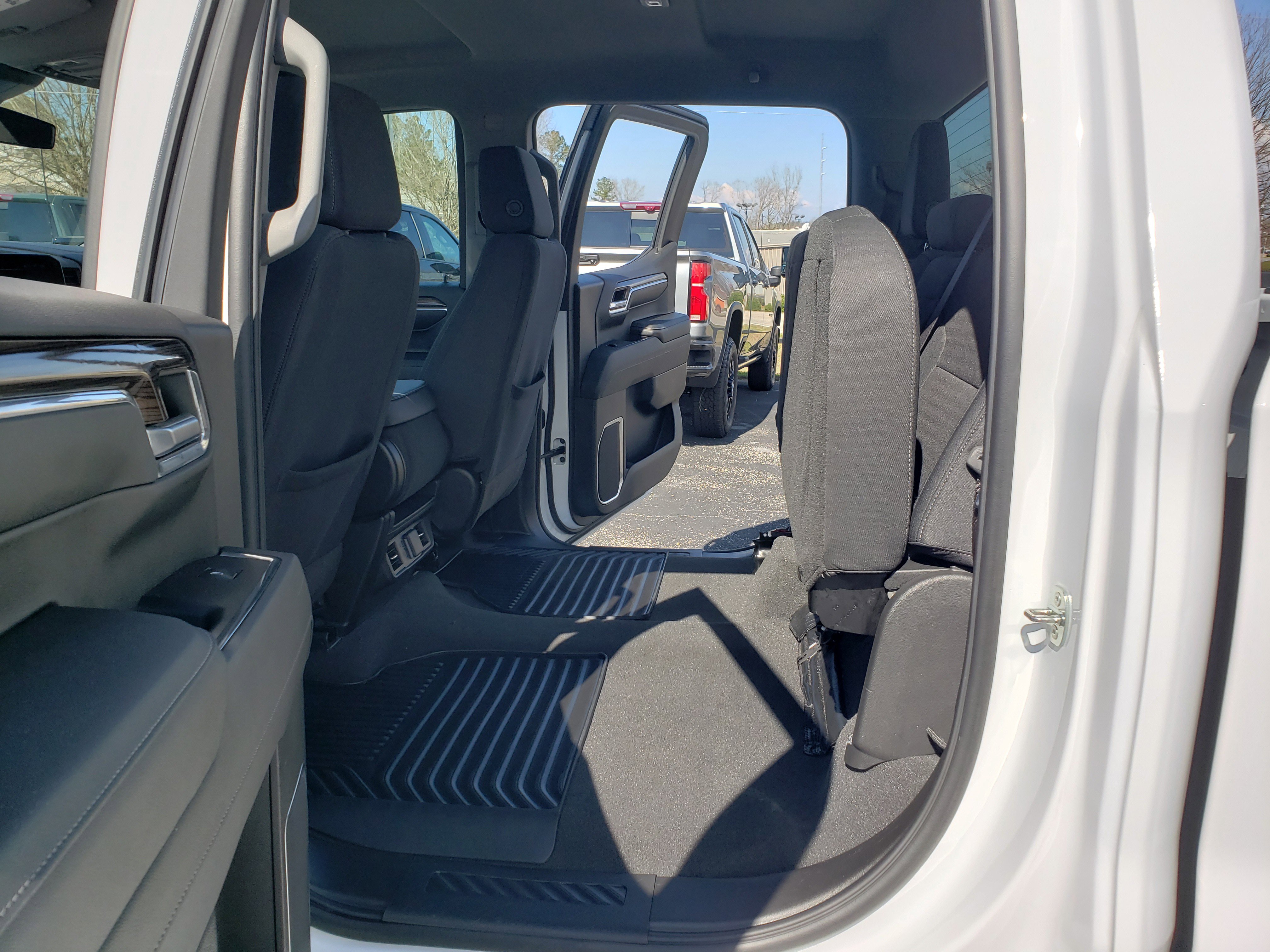 Used 2024 Chevrolet Silverado 1500 LT image 32