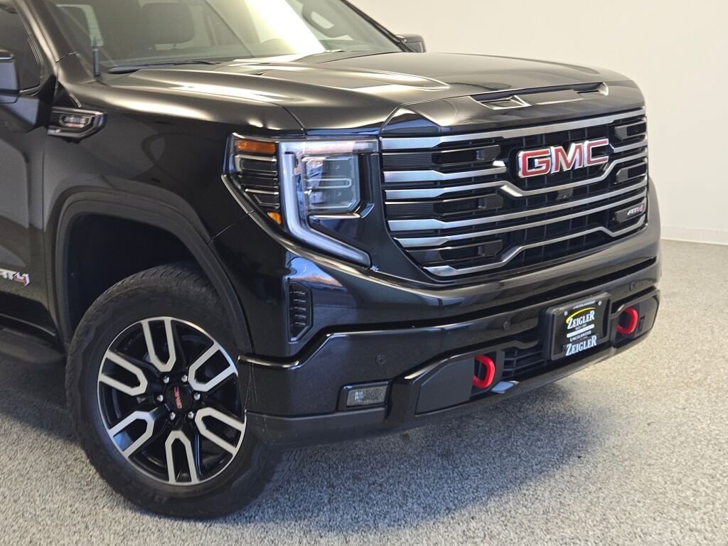 Used 2025 GMC Sierra 1500 AT4 w/ AT4 Premium Package image 2