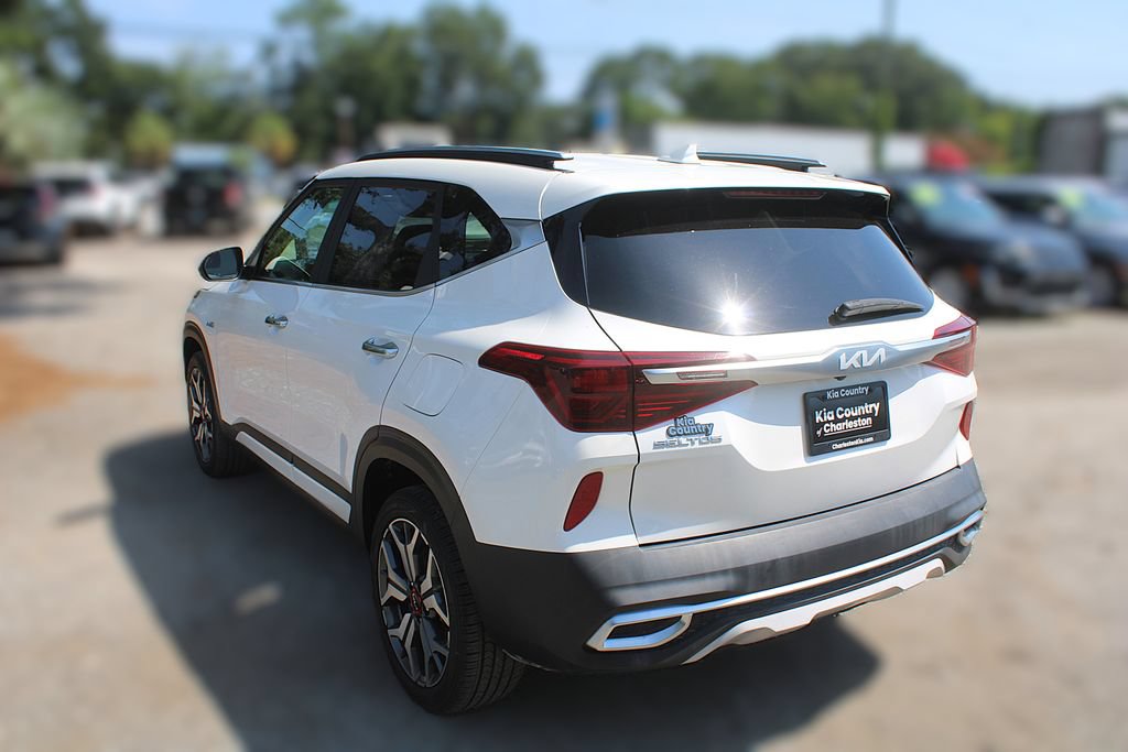 Certified 2023 Kia Seltos SX w/ SX Sunroof Package AWD/4WD image 11