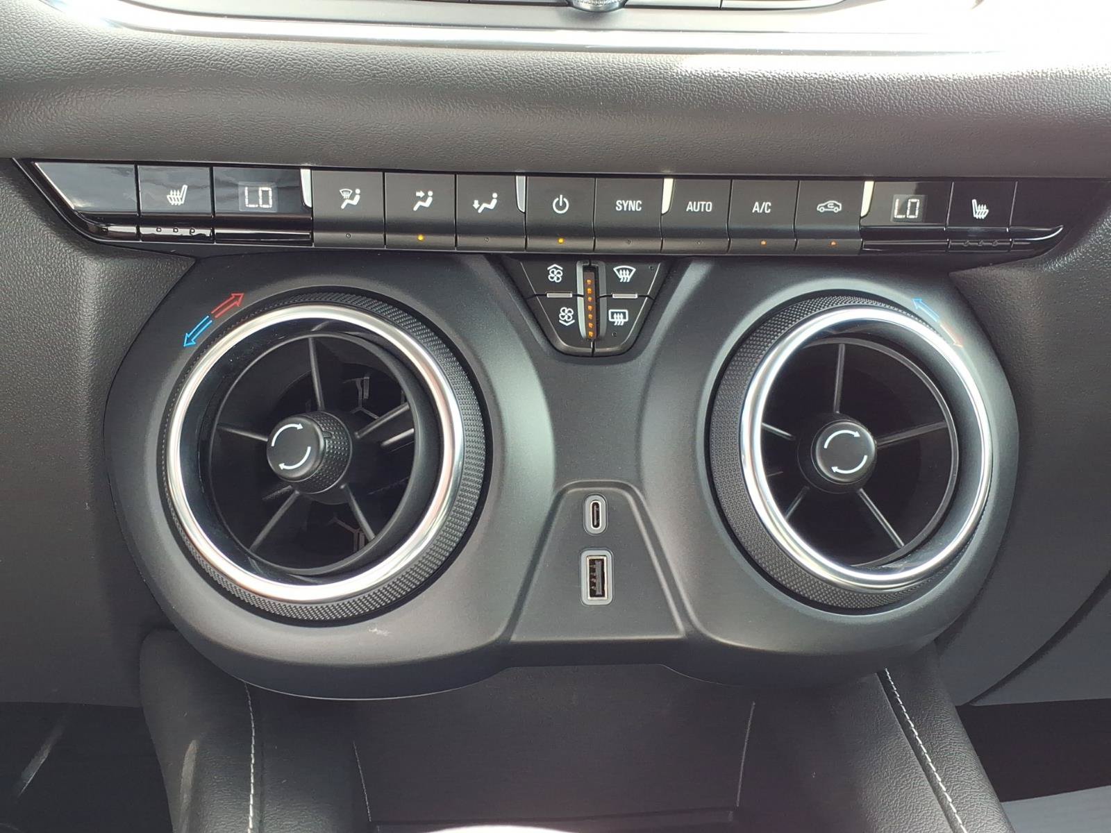 Used 2025 Chevrolet Blazer LT AWD/4WD image 19