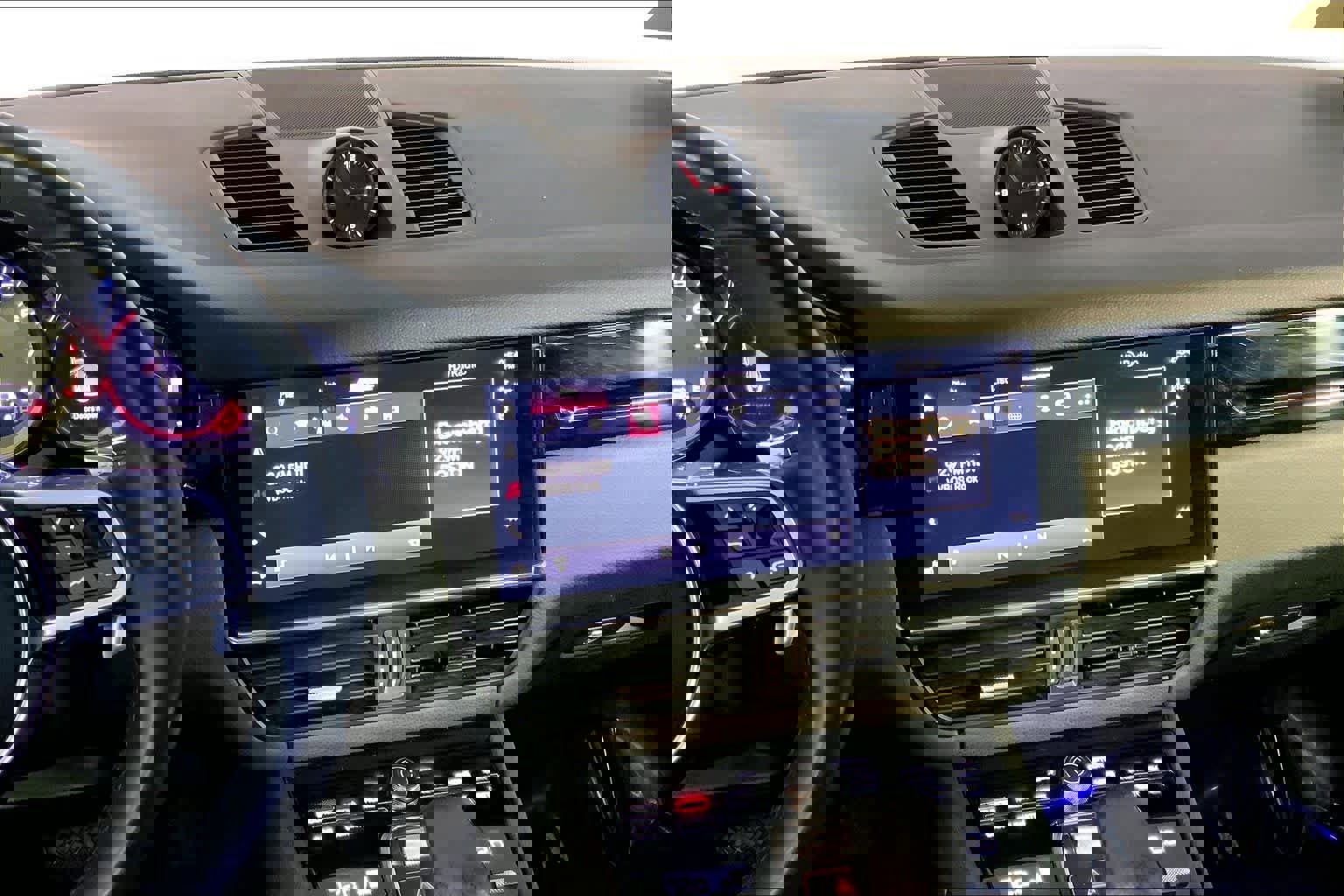 Used 2022 Porsche Cayenne image 32