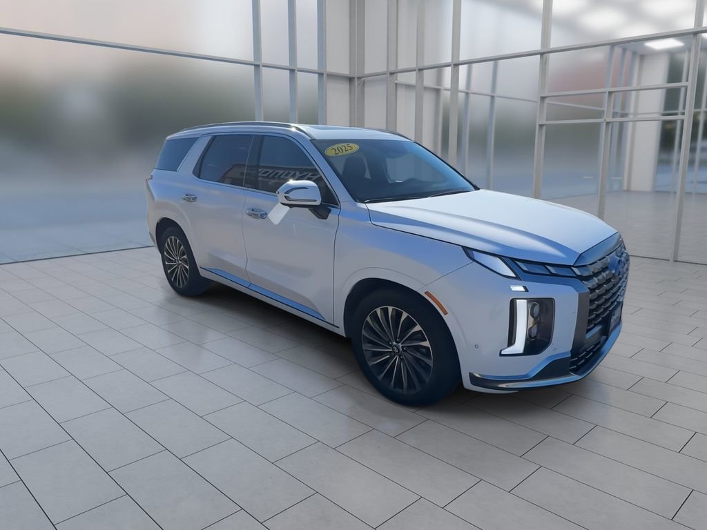 Used 2025 Hyundai Palisade Calligraphy image 2