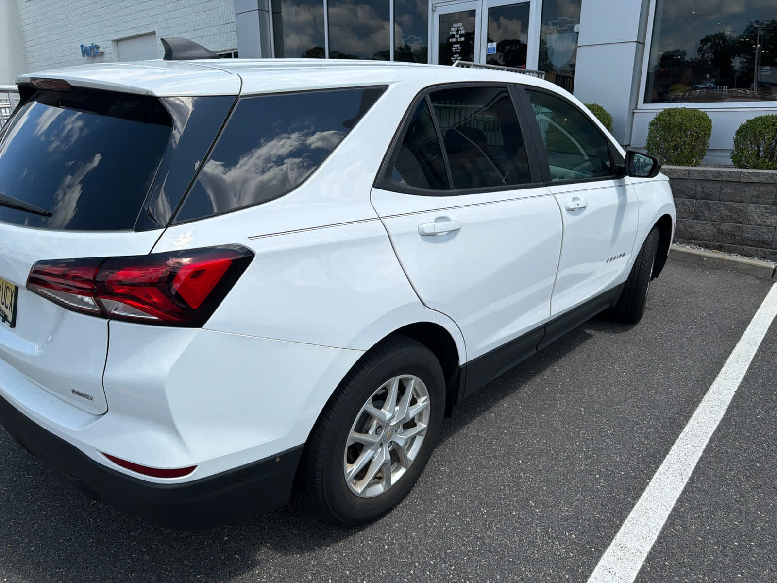 Certified 2024 Chevrolet Equinox LS w/ LS Convenience Package AWD/4WD image 2