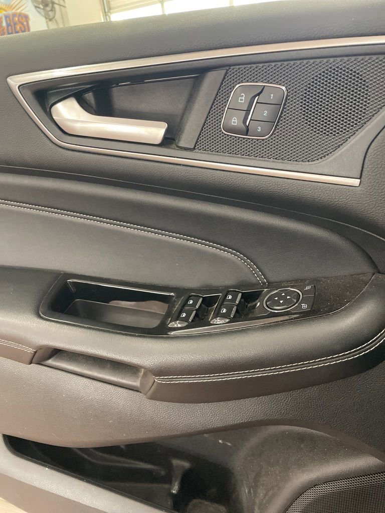 Used 2018 Ford Edge Titanium w/ Equipment Group 301A image 11