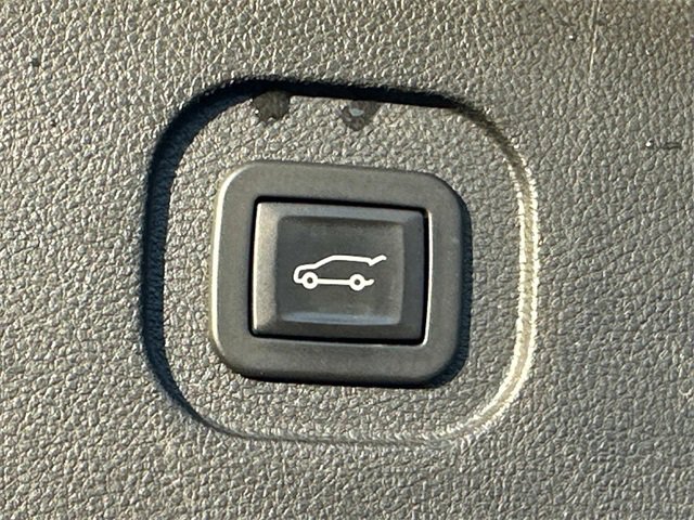 Used 2017 Chevrolet Equinox Premier w/ Enhanced Convenience Package image 19