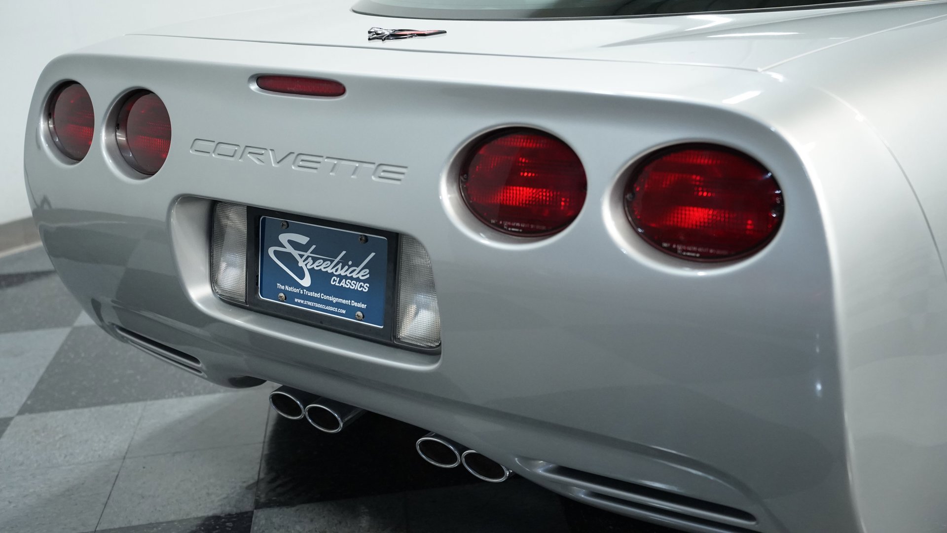 Used 2004 Chevrolet Corvette Coupe w/ Preferred Equipment Group image 21