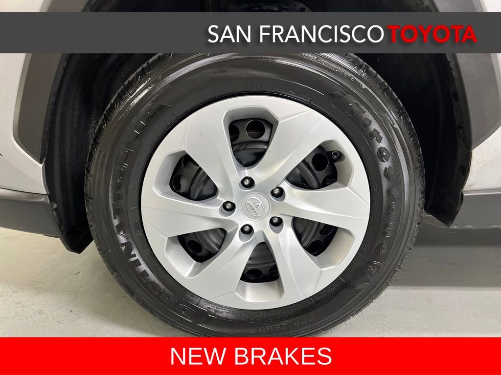 Used 2021 Toyota RAV4 LE image 9