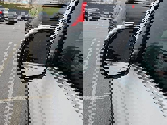 Used 2021 Mercedes-Benz GLC 300 4MATIC w/ Premium Package image 15