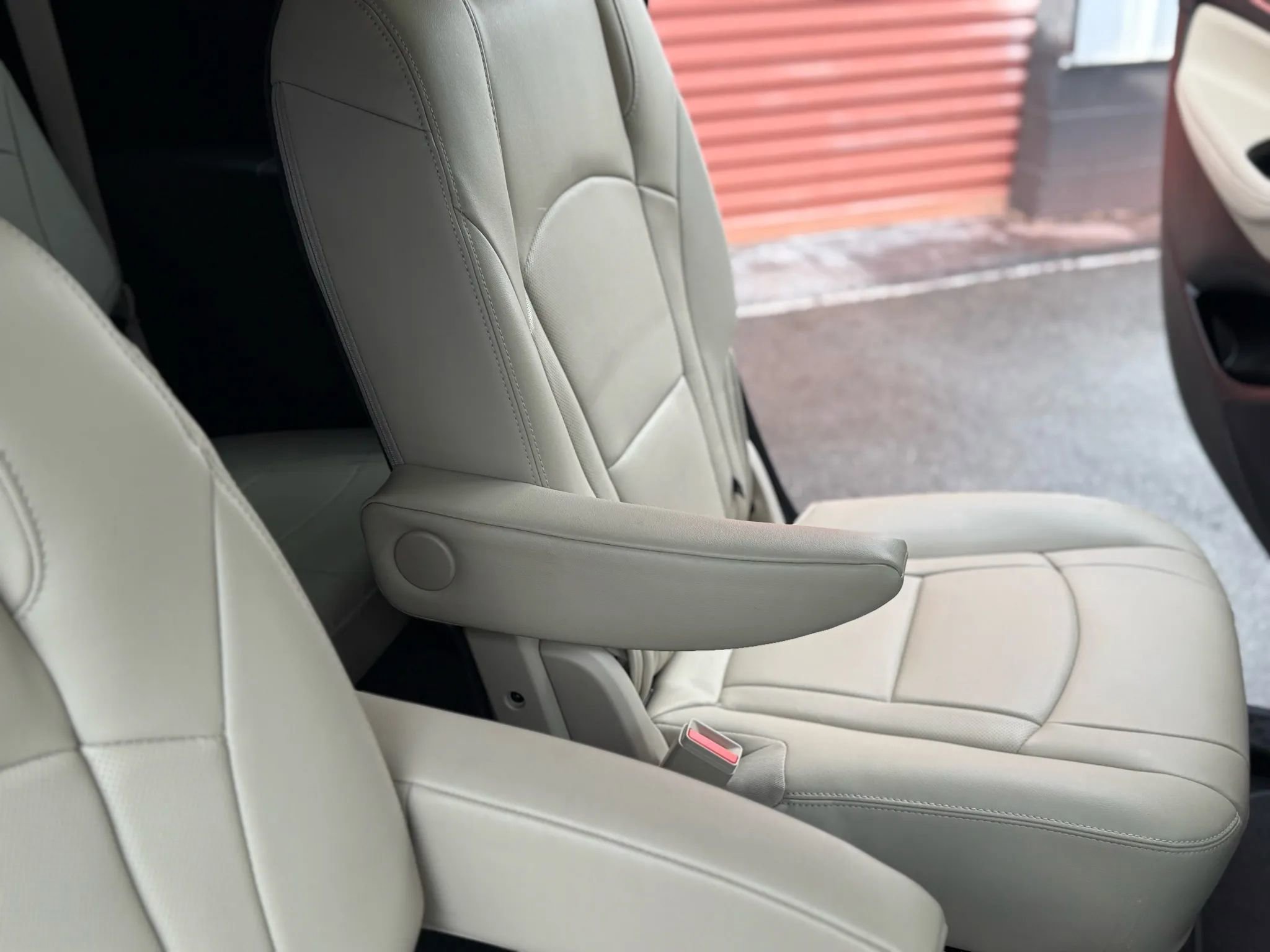 Used 2019 Buick Enclave Essence image 18