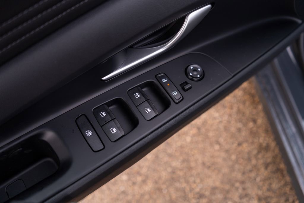 New 2025 Hyundai Elantra Limited image 19