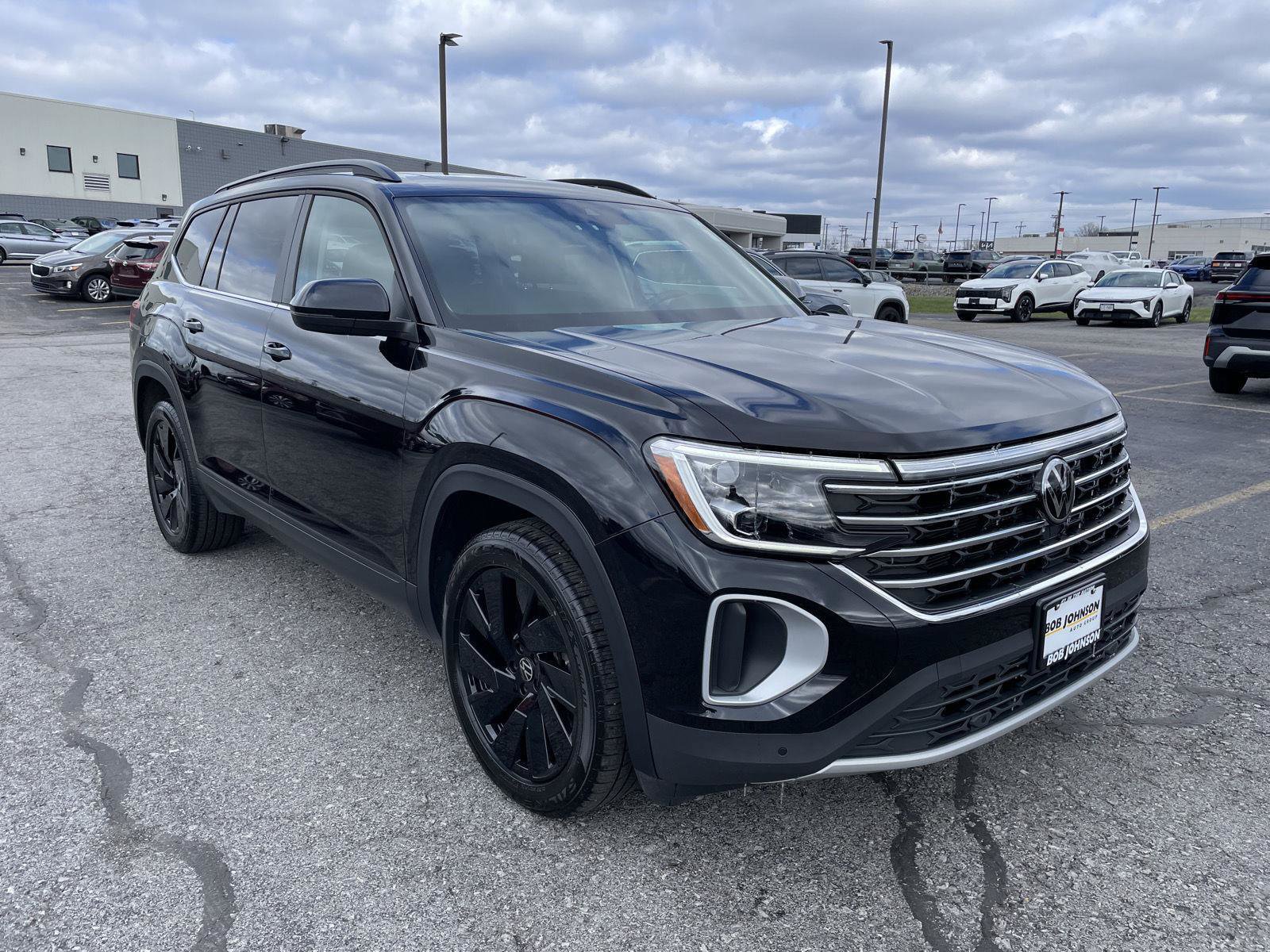 Used 2024 Volkswagen Atlas SE w/ Panoramic Sunroof Package image 1