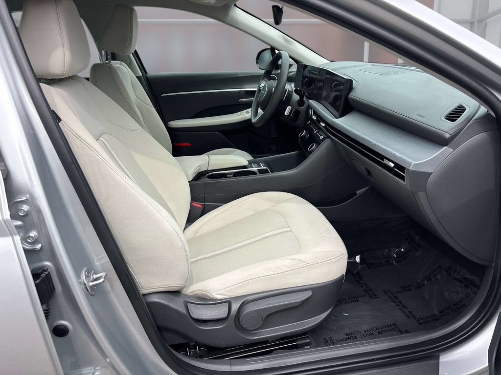 Used 2025 Hyundai Sonata SEL FWD image 17