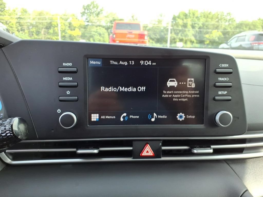Used 2025 Hyundai Elantra SE FWD image 10