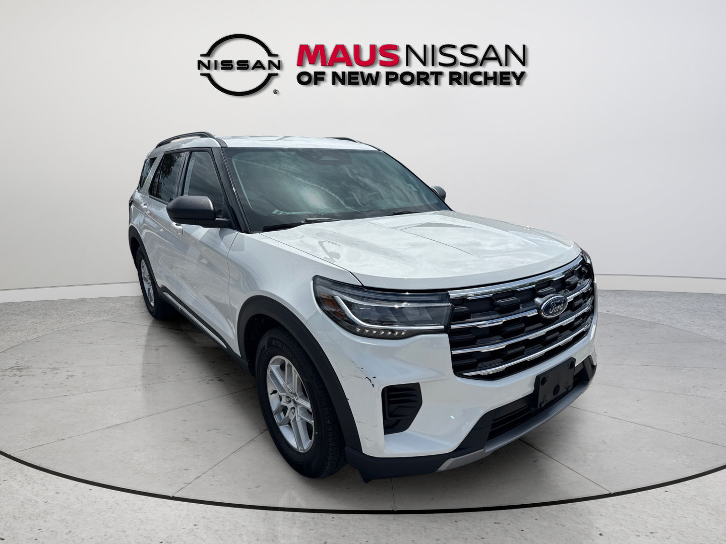 Used 2025 Ford Explorer Active RWD image 2