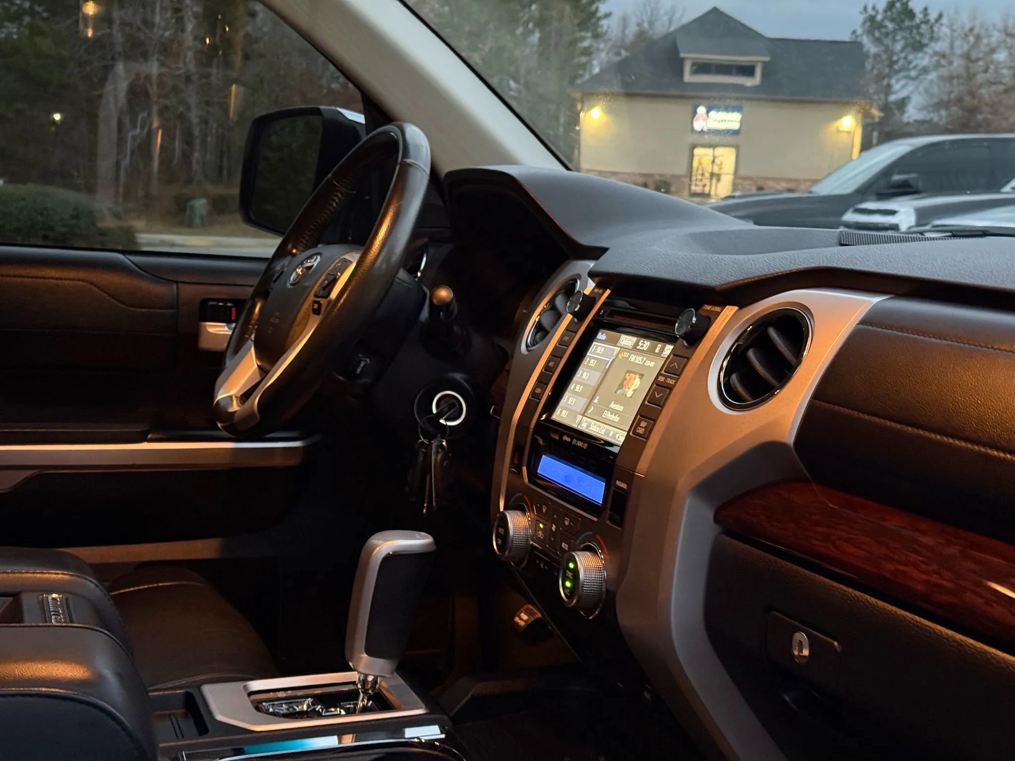 Used 2017 Toyota Tundra Limited image 24