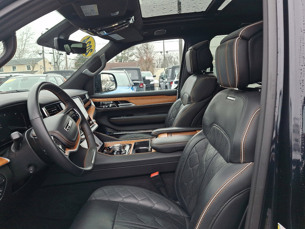 Used 2024 Jeep Grand Wagoneer L Series III image 23