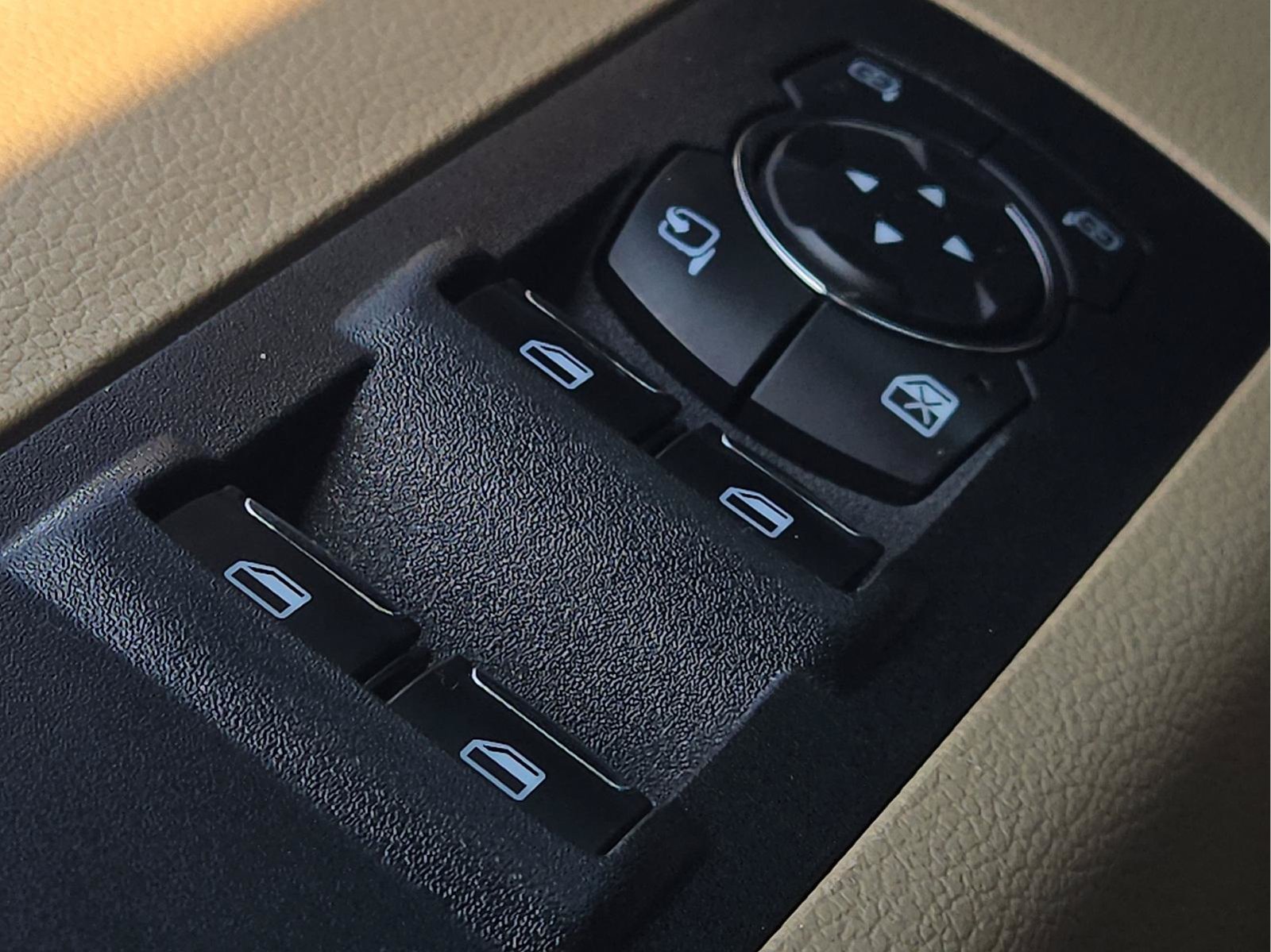Used 2019 Ford F150 Lariat AWD/4WD image 17