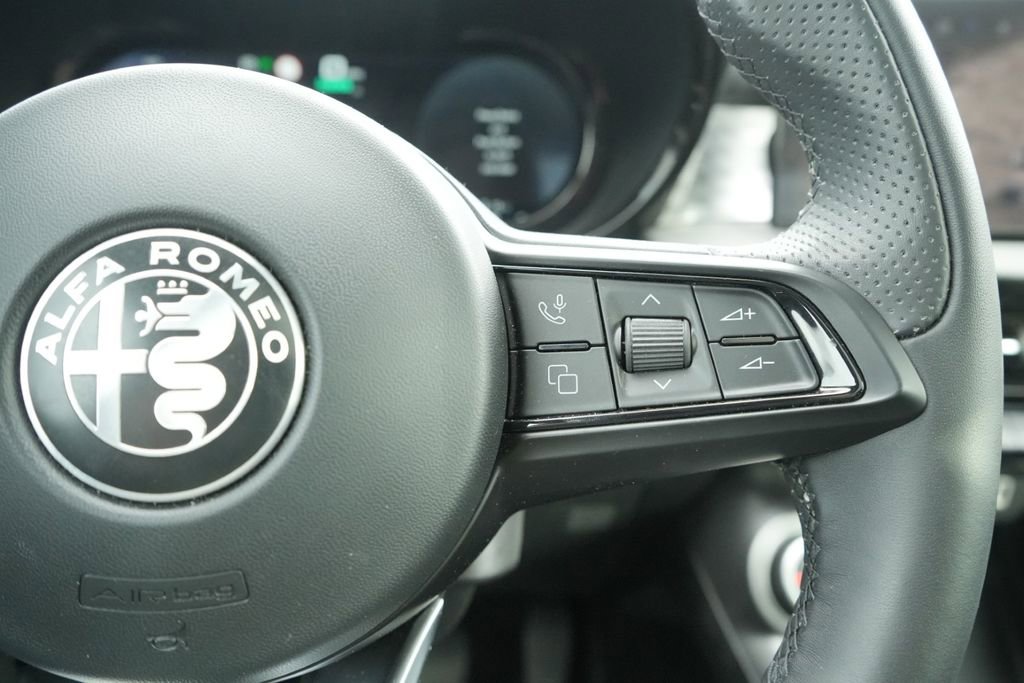 Used 2024 Alfa Romeo Tonale Ti w/ Active Assist Package image 30