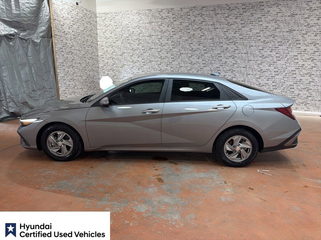 Certified 2024 Hyundai Elantra SE FWD image 4