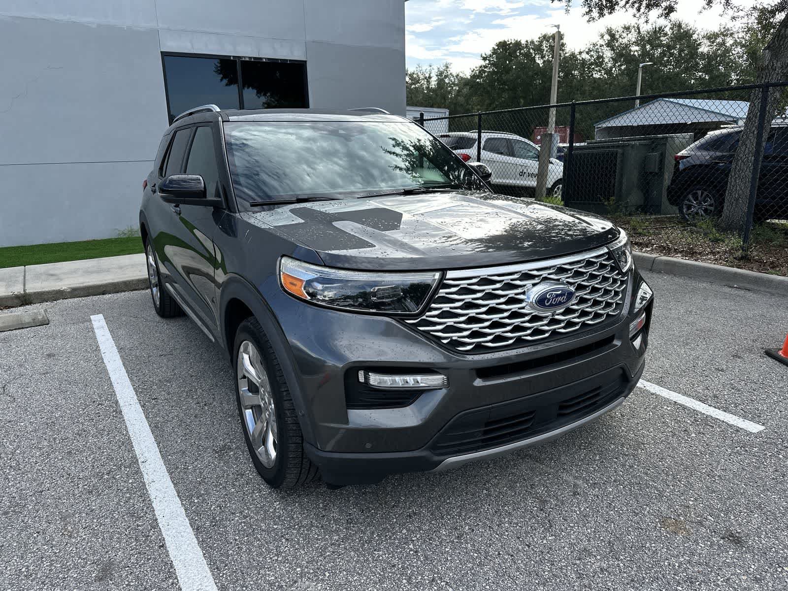 Used 2020 Ford Explorer Platinum w/ Premium Technology Package AWD/4WD image 11
