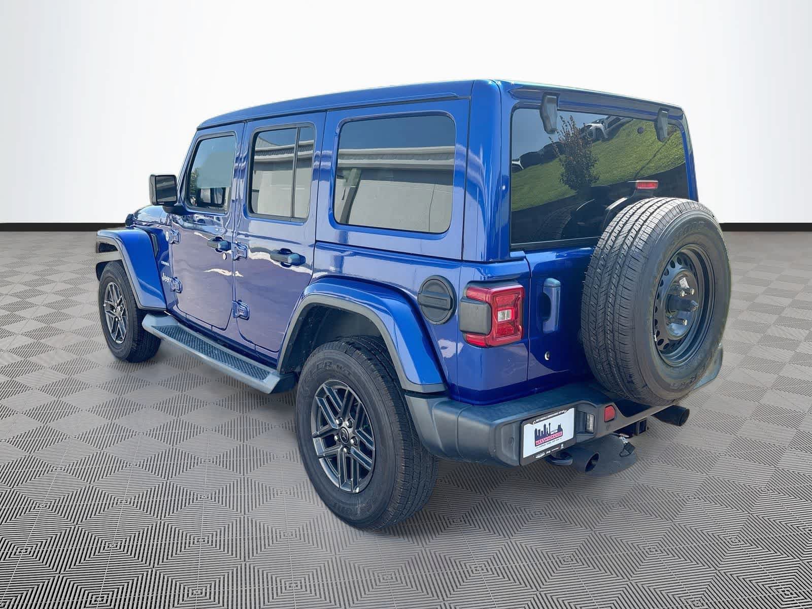 Used 2019 Jeep Wrangler Unlimited Sahara AWD/4WD image 7