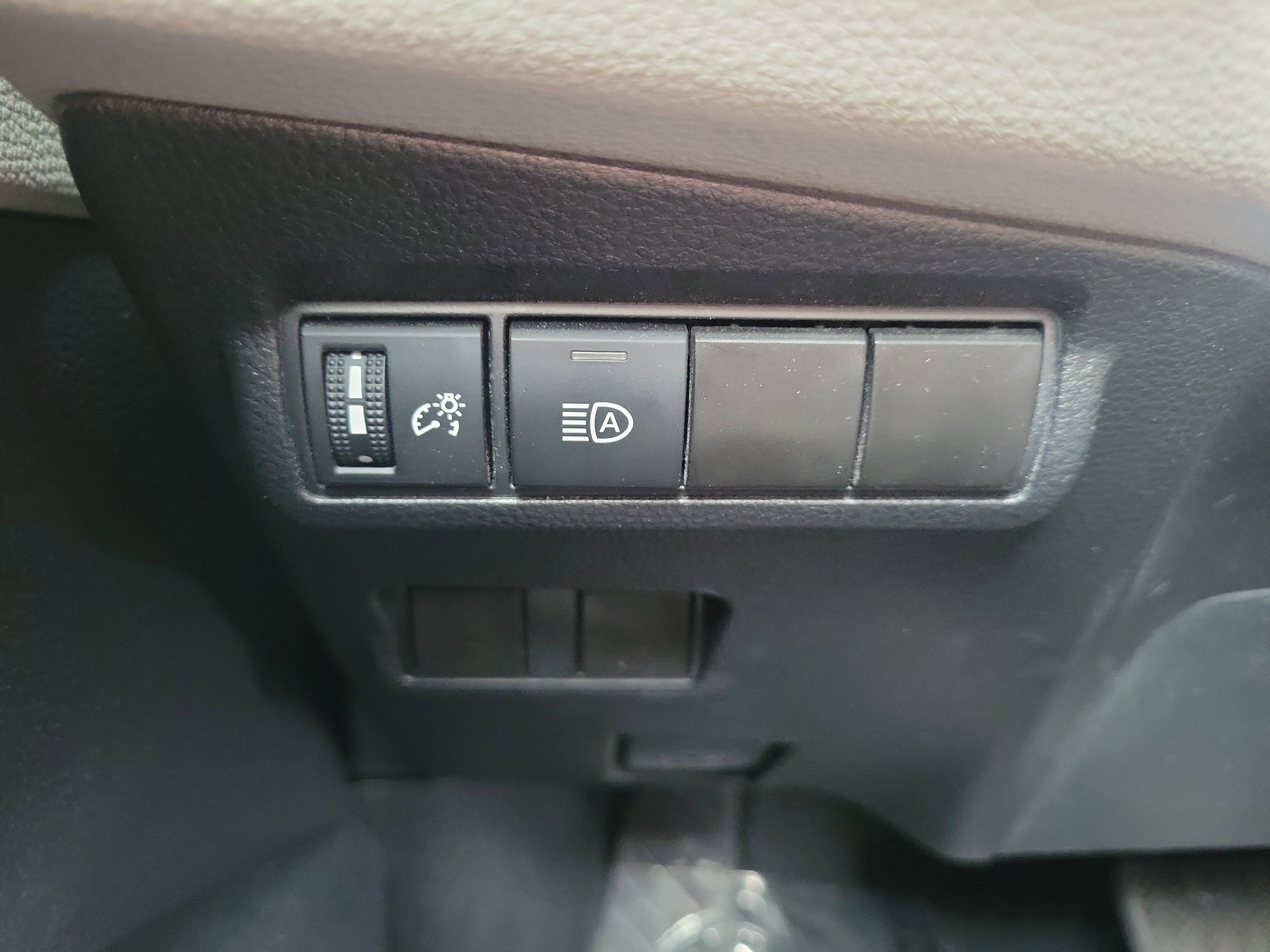 Used 2024 Toyota Corolla Cross L image 19