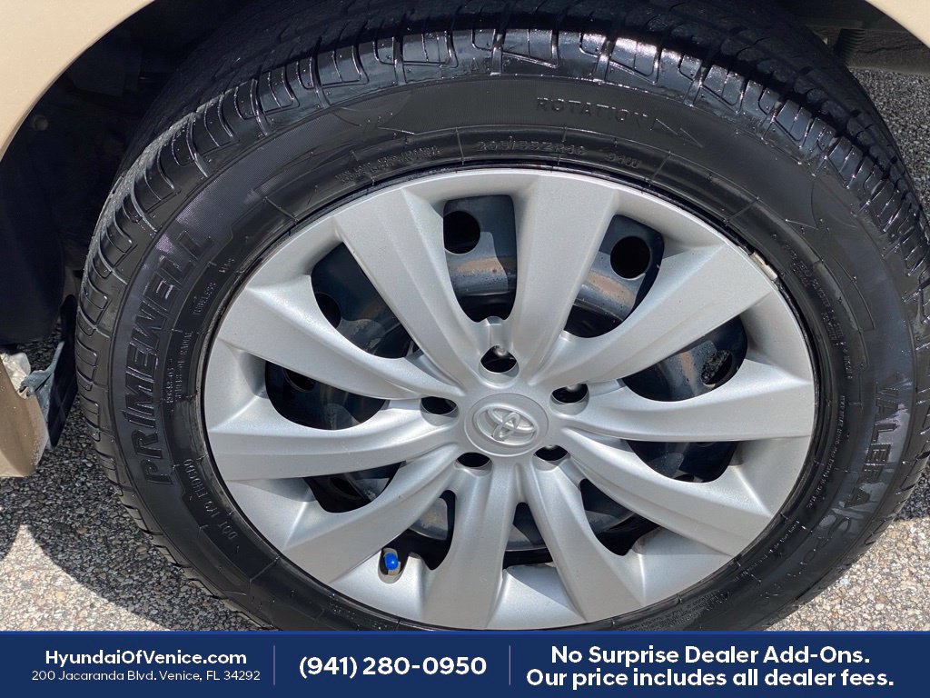 Used 2013 Toyota Corolla LE FWD image 21