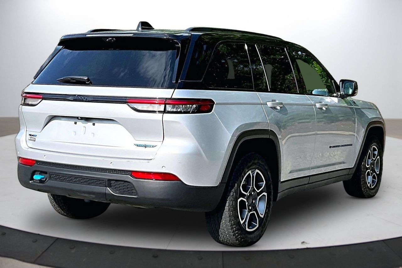 Used 2023 Jeep Grand Cherokee Trailhawk w/ Advanced Protech Group II AWD/4WD image 9