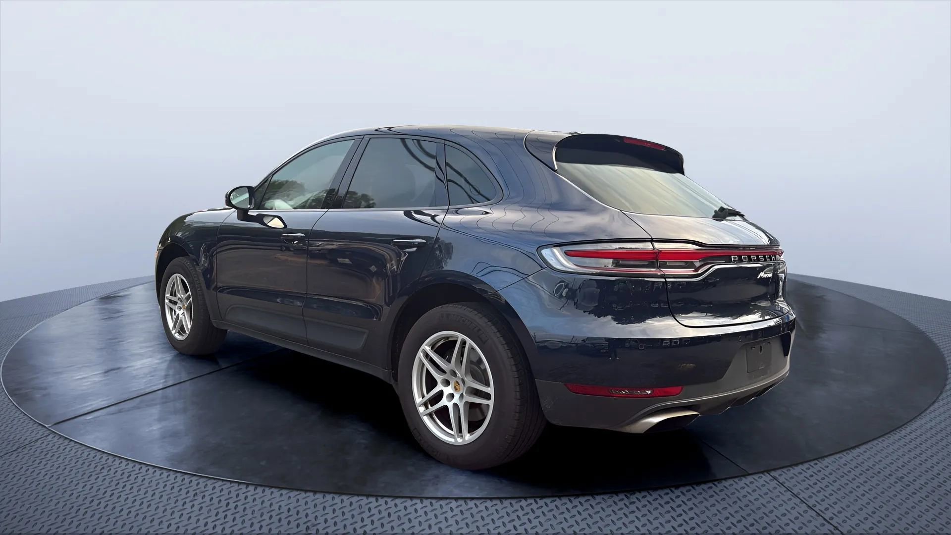 Used 2020 Porsche Macan image 3