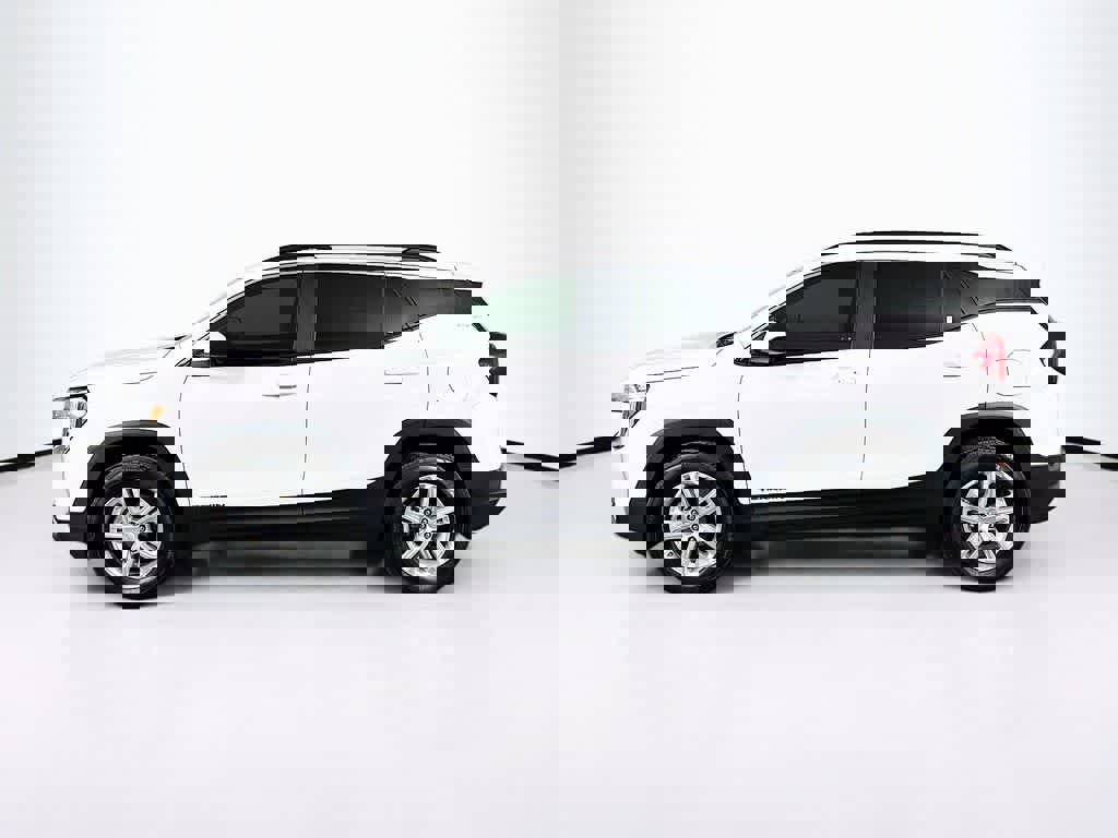 Used 2022 GMC Terrain SLE w/ Driver Convenience Package image 3