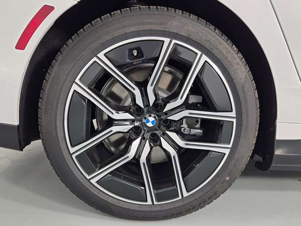 New 2026 BMW 750e xDrive image 10