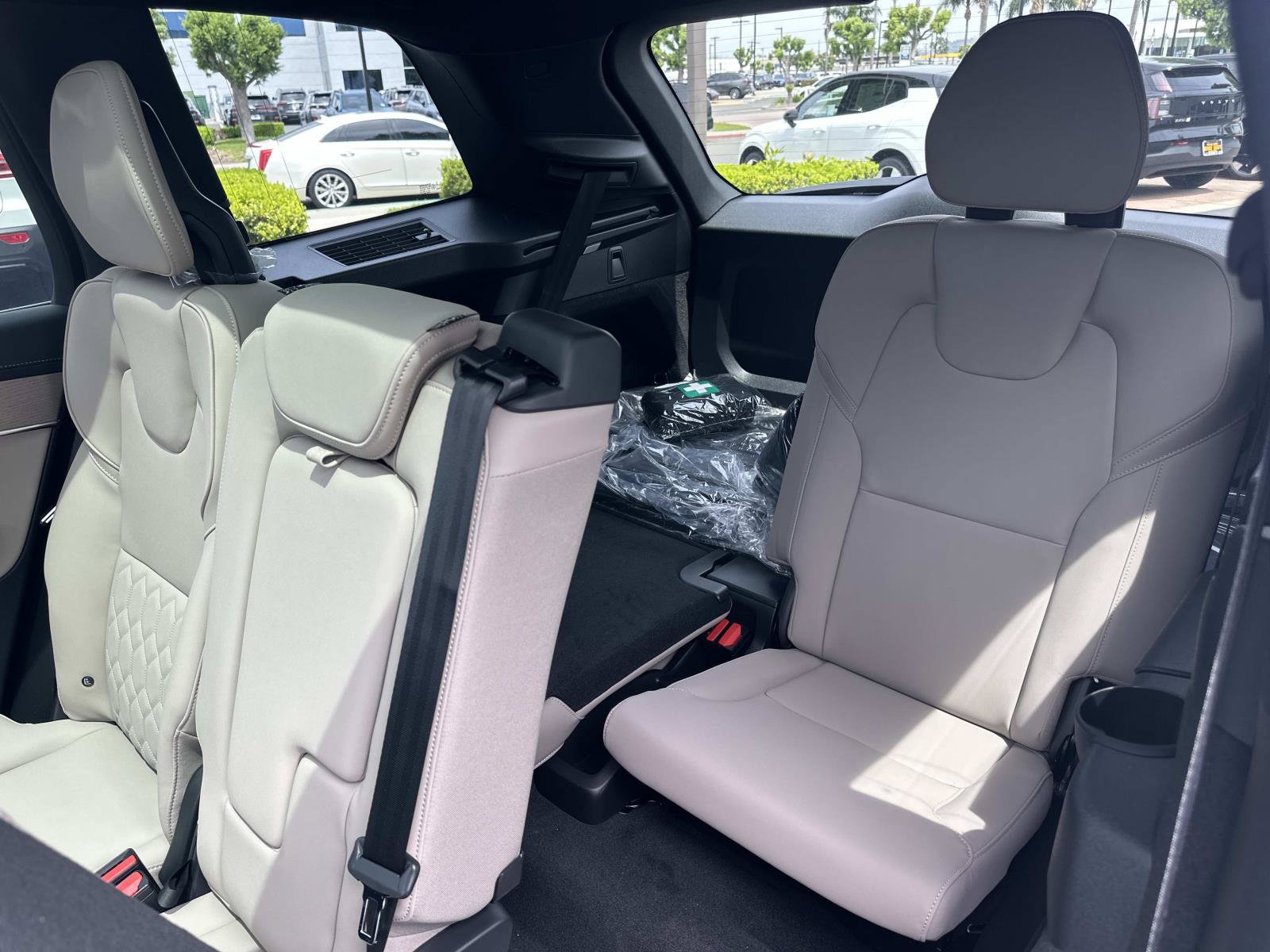 New 2026 Volvo XC90 T8 Plus w/ Protection Package Premier AWD/4WD image 18