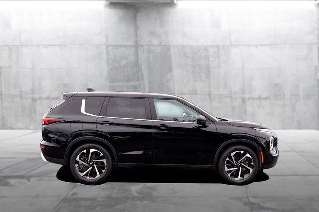 Used 2024 Mitsubishi Outlander SE Black Edition FWD image 5