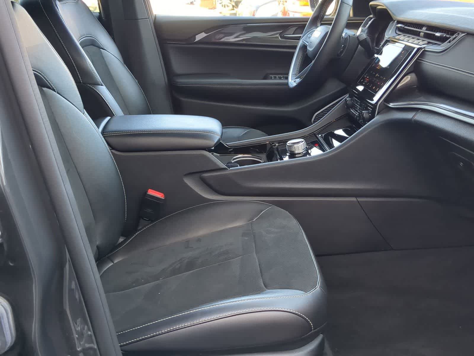 Used 2022 Jeep Grand Cherokee L Laredo AWD/4WD image 21