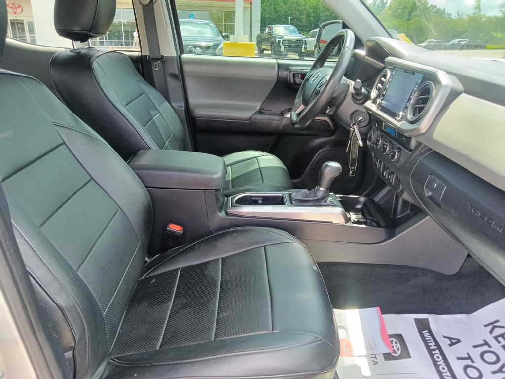Used 2021 Toyota Tacoma SR5 w/ Technology Package AWD/4WD image 30