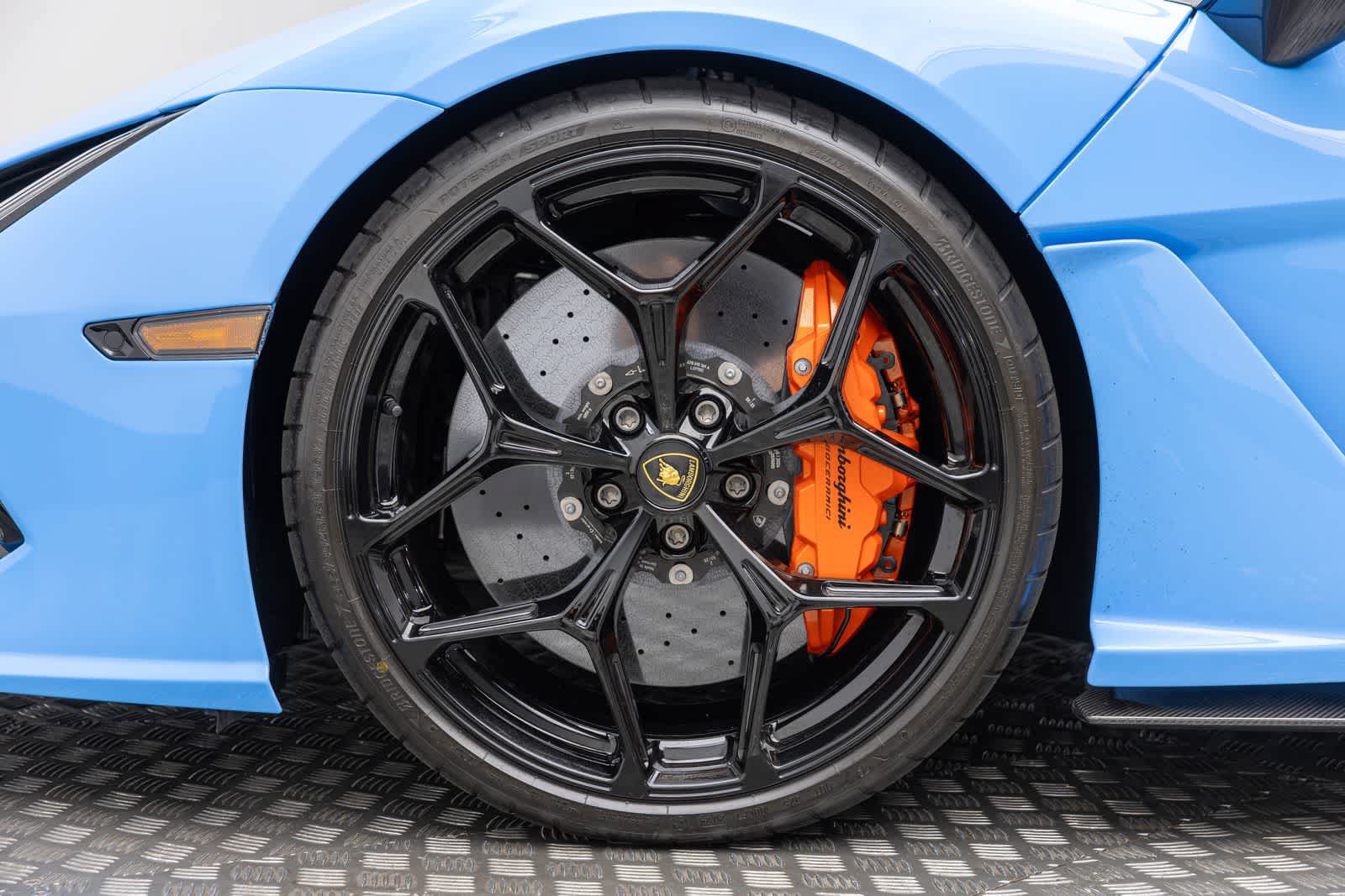 Used 2024 Lamborghini Revuelto AWD/4WD image 7