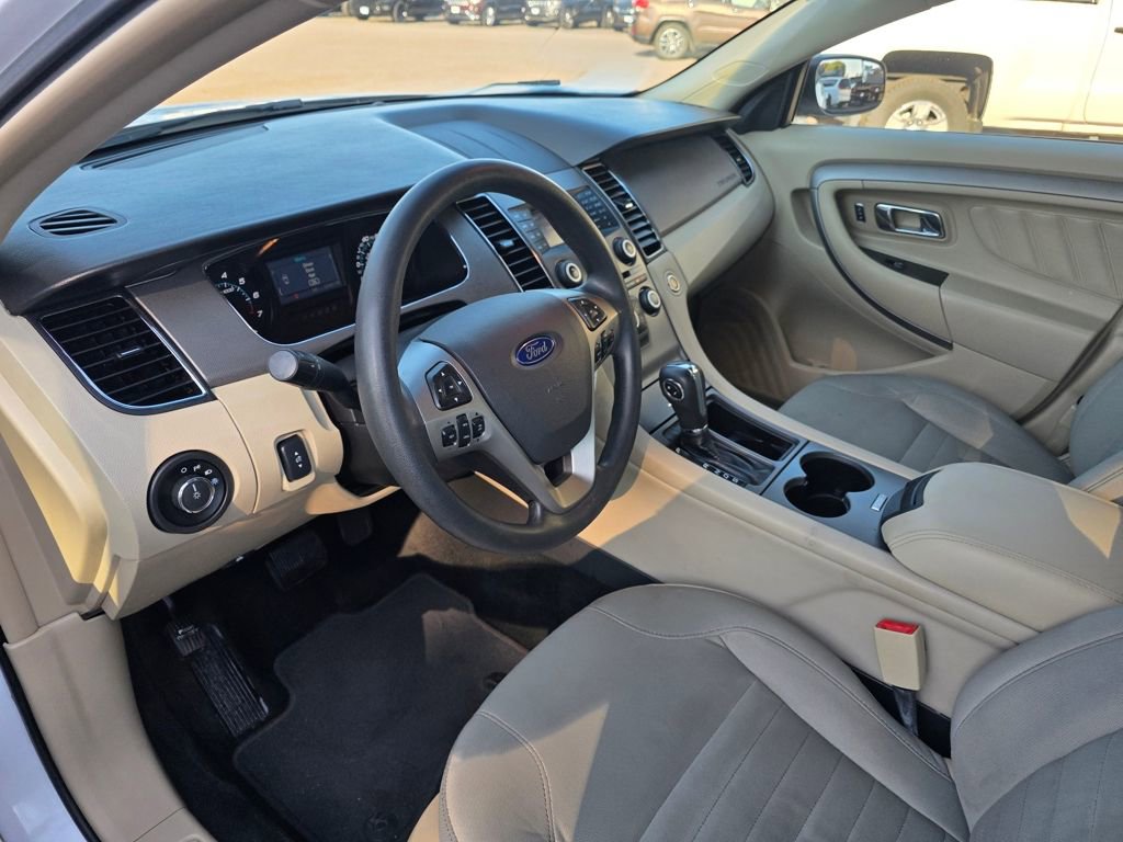 Used 2016 Ford Taurus SE image 10