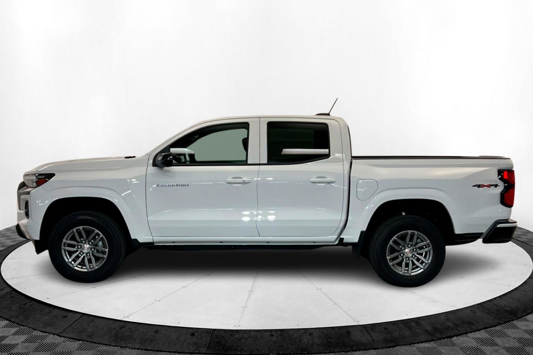 New 2025 Chevrolet Colorado LT w/ LT Convenience Package image 2