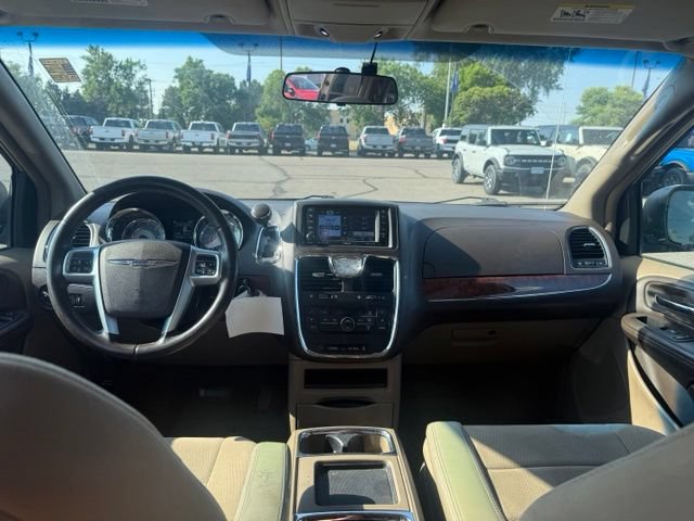 Used 2011 Chrysler Town & Country Touring w/ Entertainment Group #1 FWD image 2