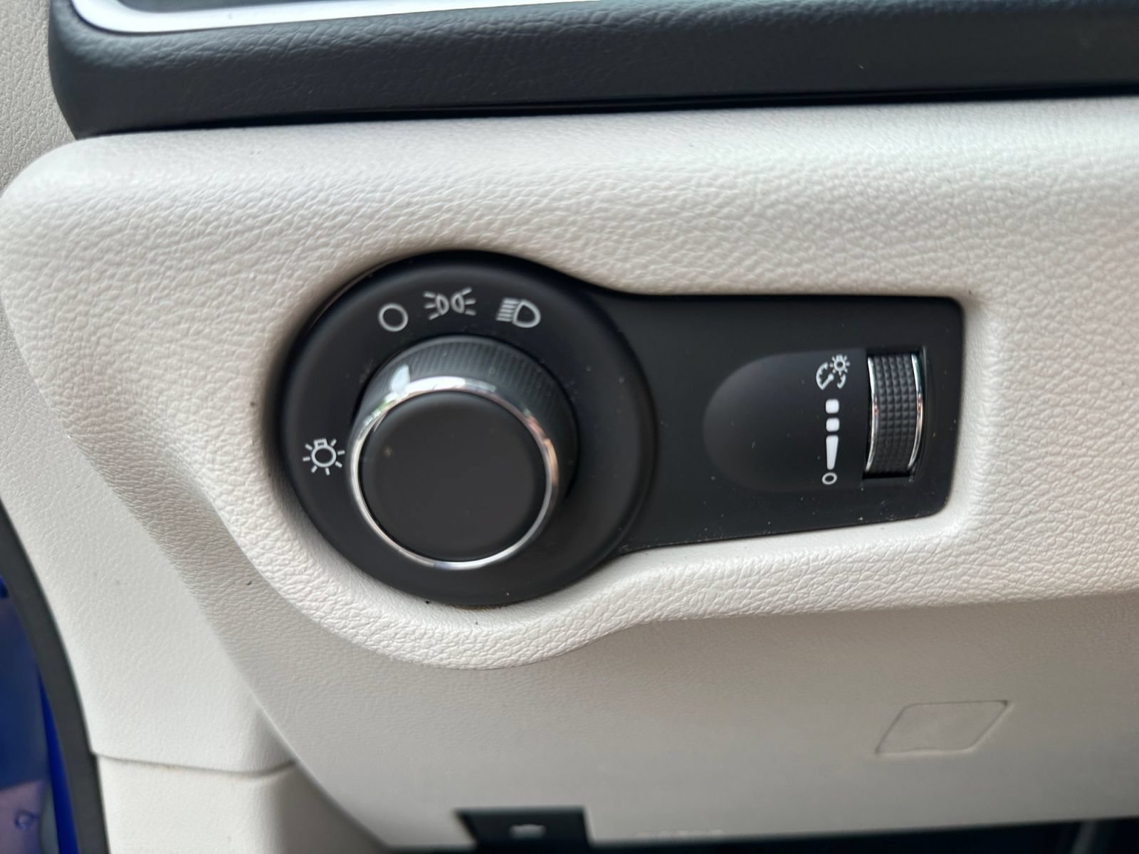 Used 2019 Chrysler Pacifica L FWD image 17