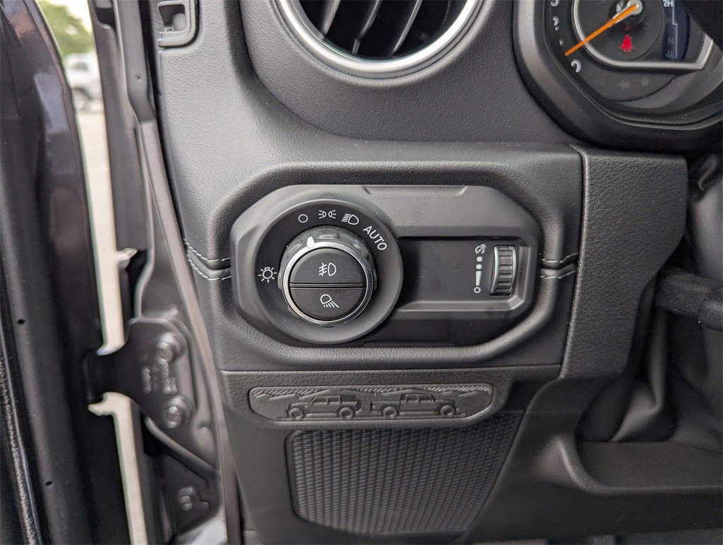 New 2025 Jeep Gladiator Sport image 19