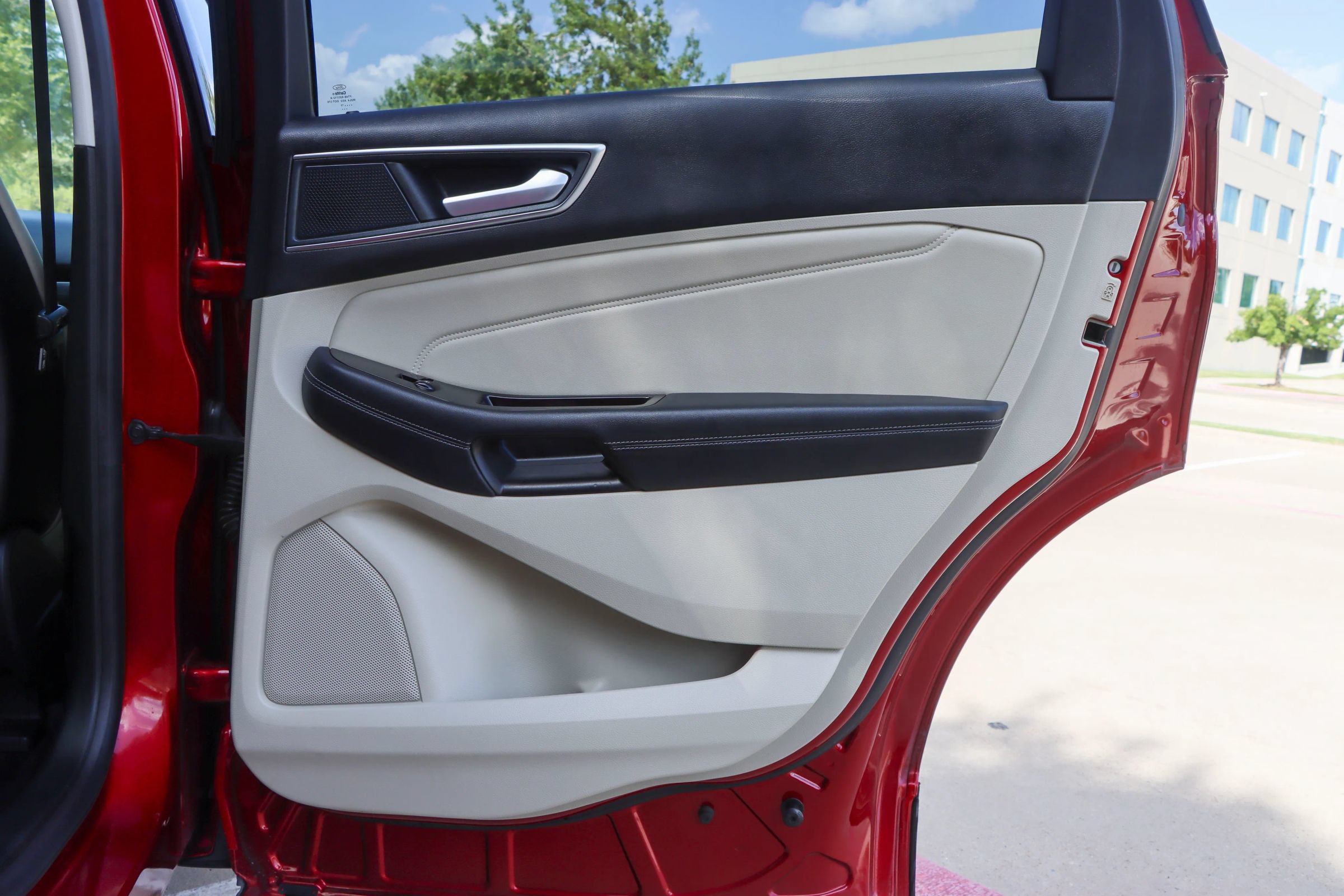 Used 2019 Ford Edge Titanium w/ Equipment Group 301A FWD image 11