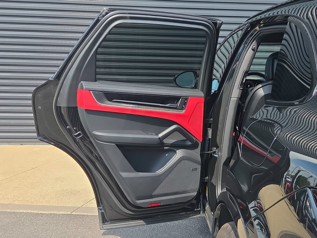 Certified 2025 Porsche Cayenne E-Hybrid AWD/4WD image 17