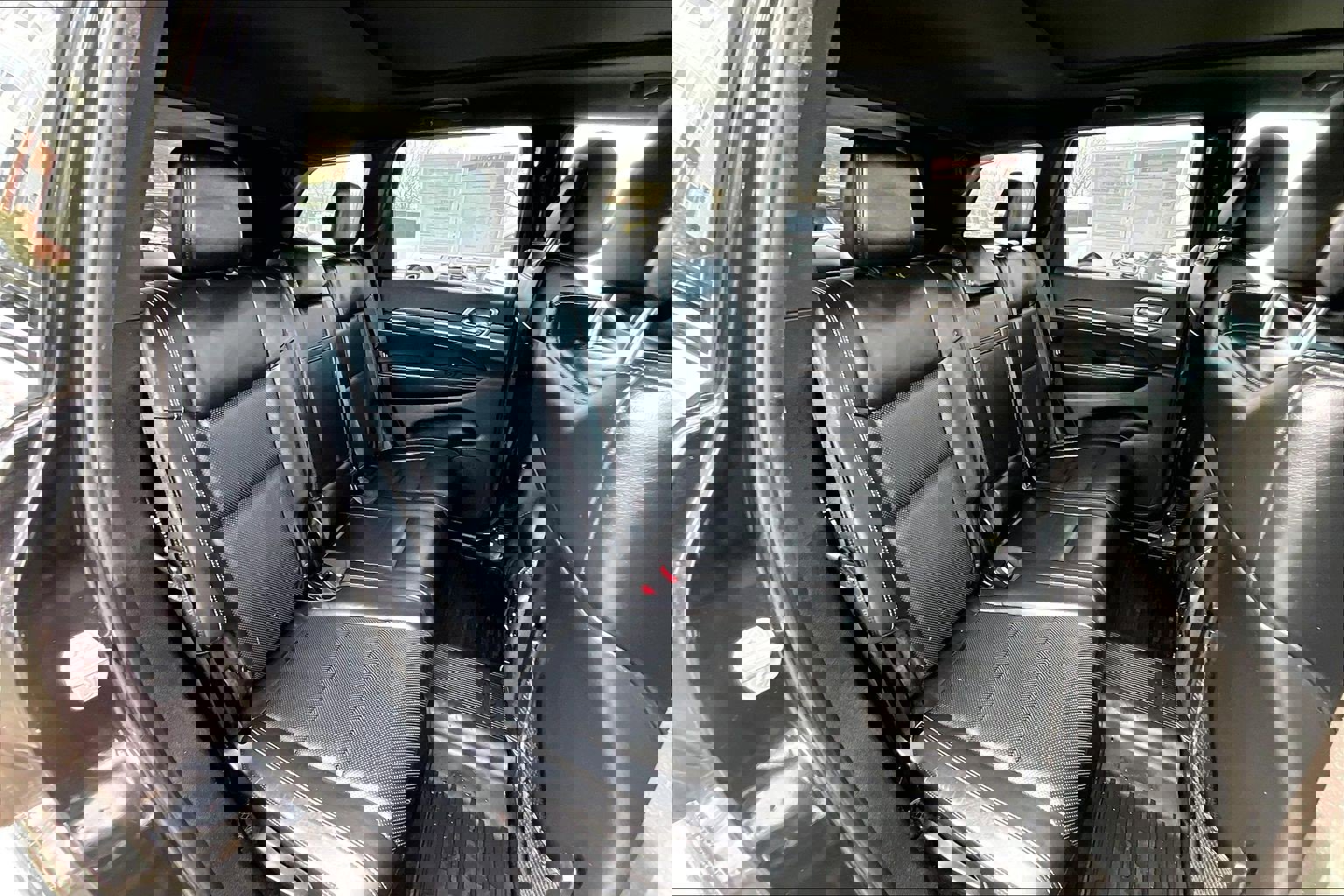 Used 2015 Jeep Grand Cherokee Limited w/ Luxury Group II image 26