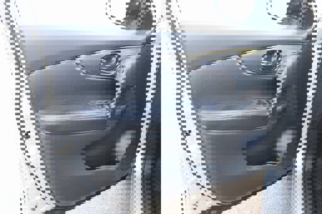 Used 2021 Nissan Rogue Sport S image 17