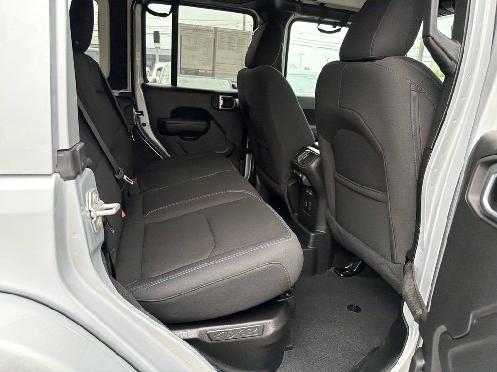 Used 2023 Jeep Wrangler Unlimited Rubicon 4xe w/ Cold Weather Group AWD/4WD image 19