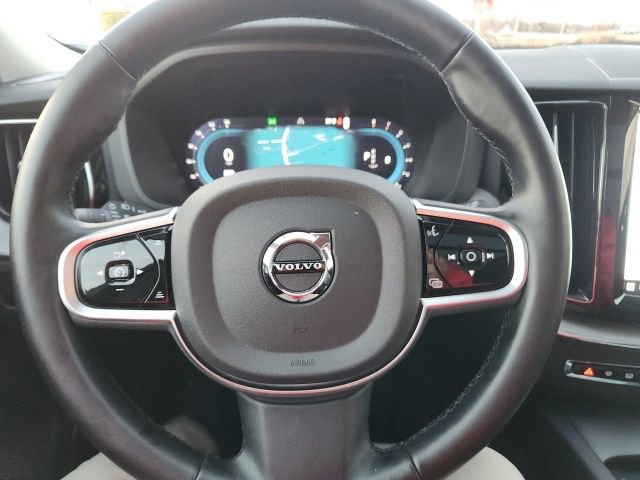 Certified 2025 Volvo XC60 B5 Plus image 10