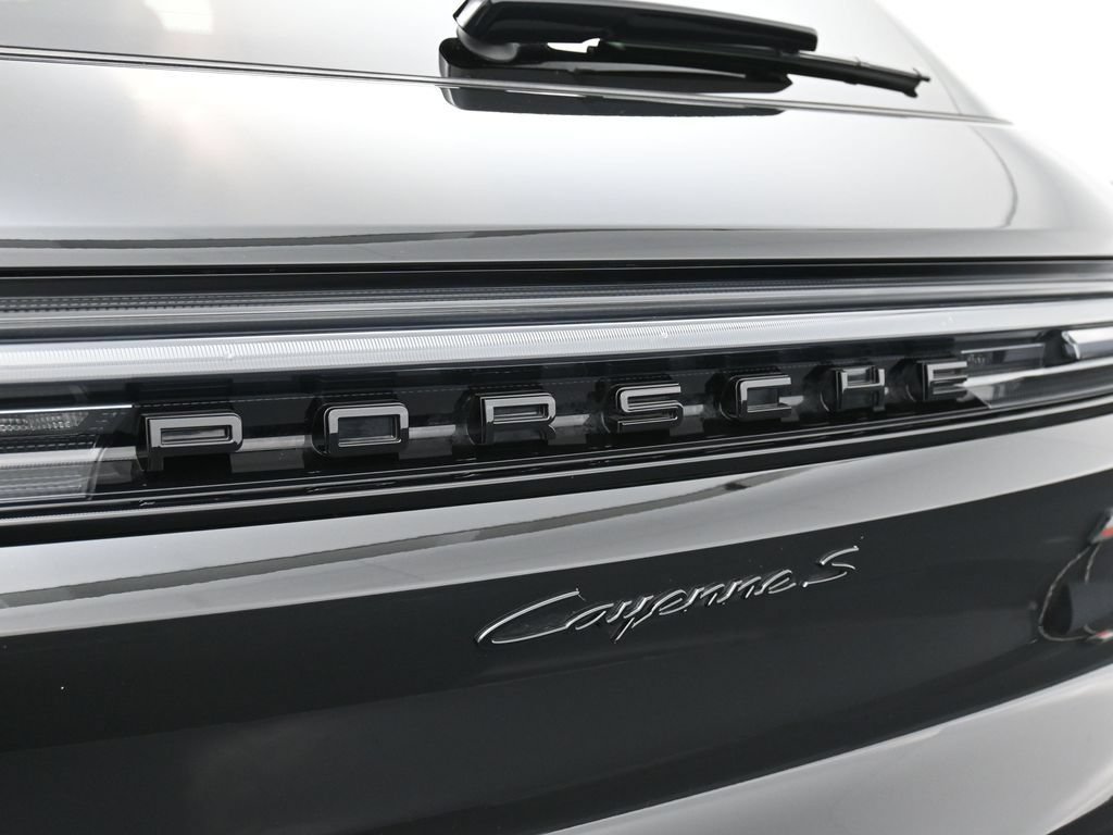 Certified 2025 Porsche Cayenne S AWD/4WD image 14