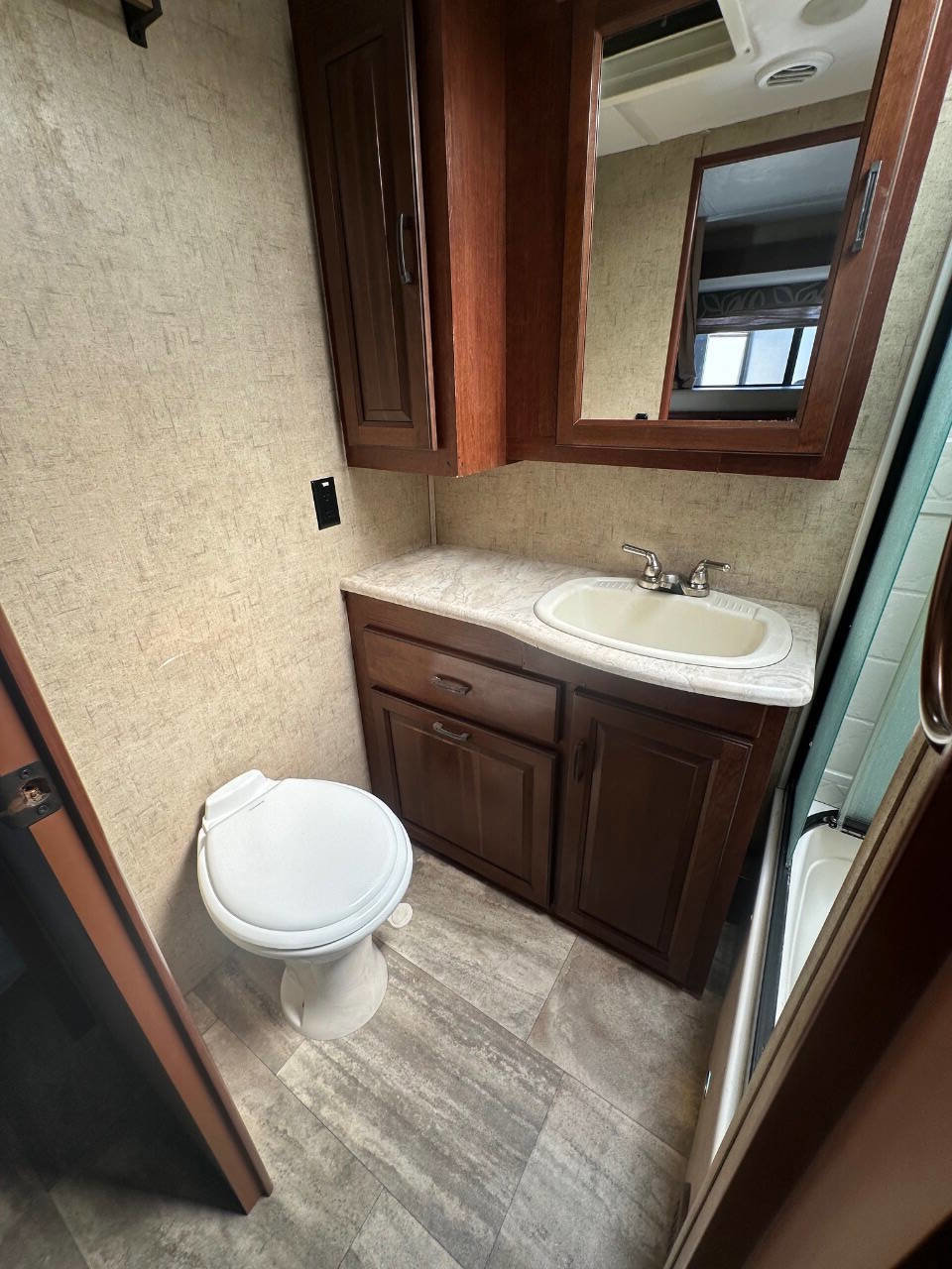 Used 2015 Ford E-450 and Econoline 450 Super Duty w/ Motorhome Prep Package image 17