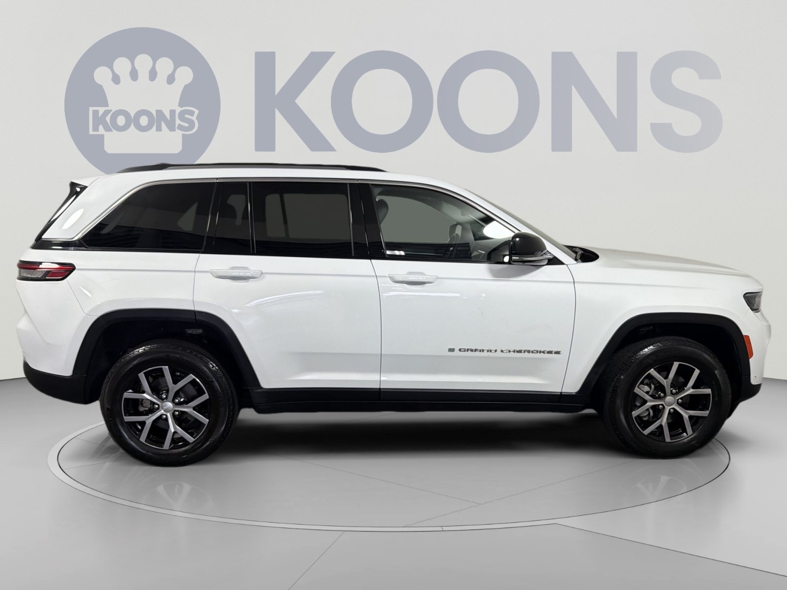 Used 2023 Jeep Grand Cherokee Limited w/ Luxury Tech Group II AWD/4WD image 8